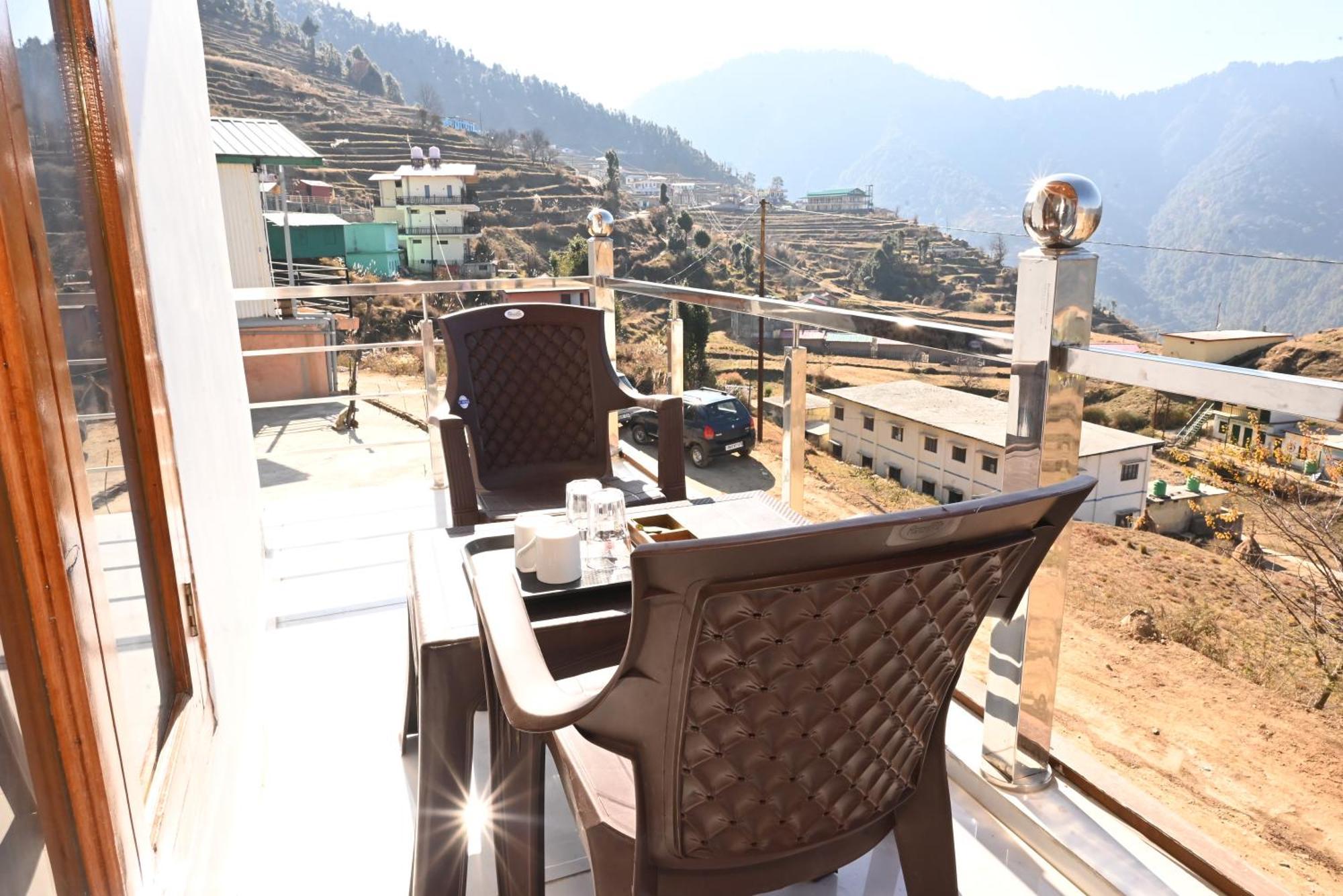 Himalayan Hill Top Resort Канатал Екстер'єр фото