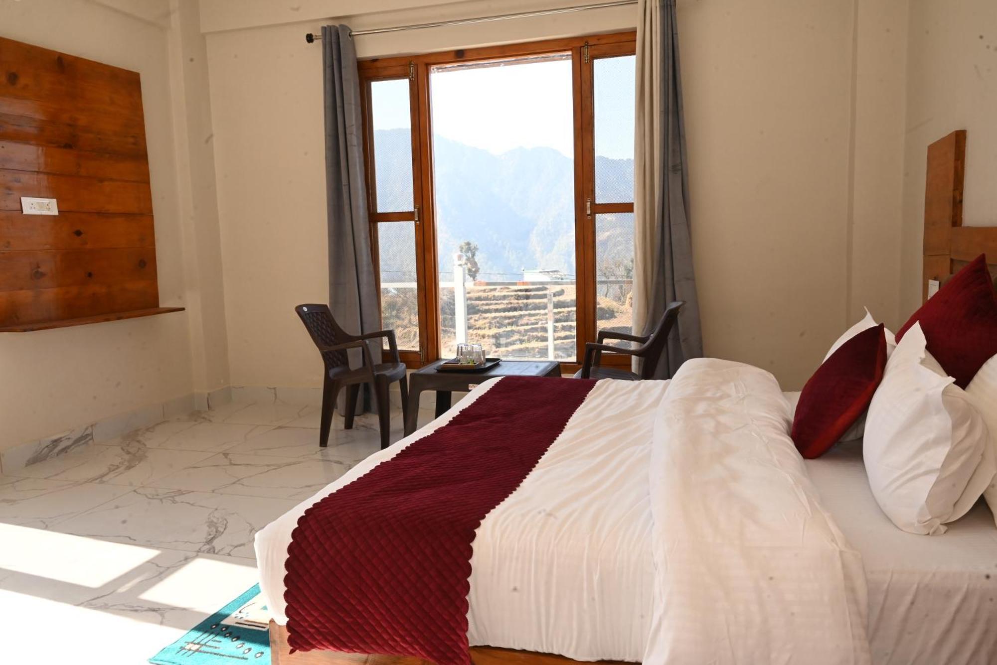 Himalayan Hill Top Resort Канатал Екстер'єр фото
