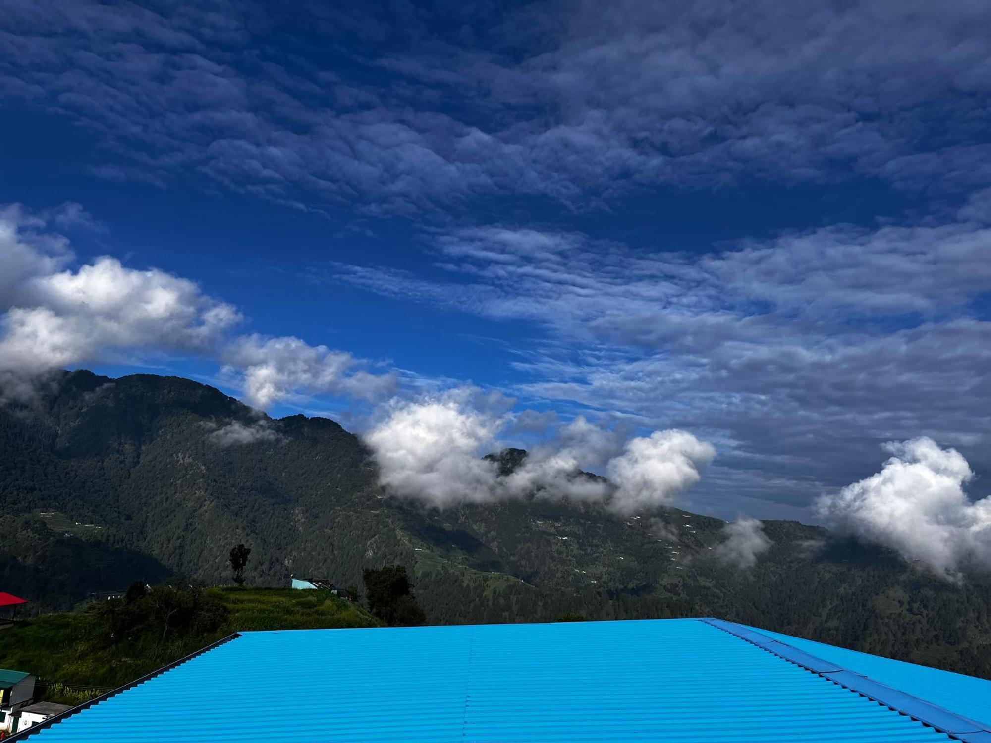 Himalayan Hill Top Resort Канатал Екстер'єр фото