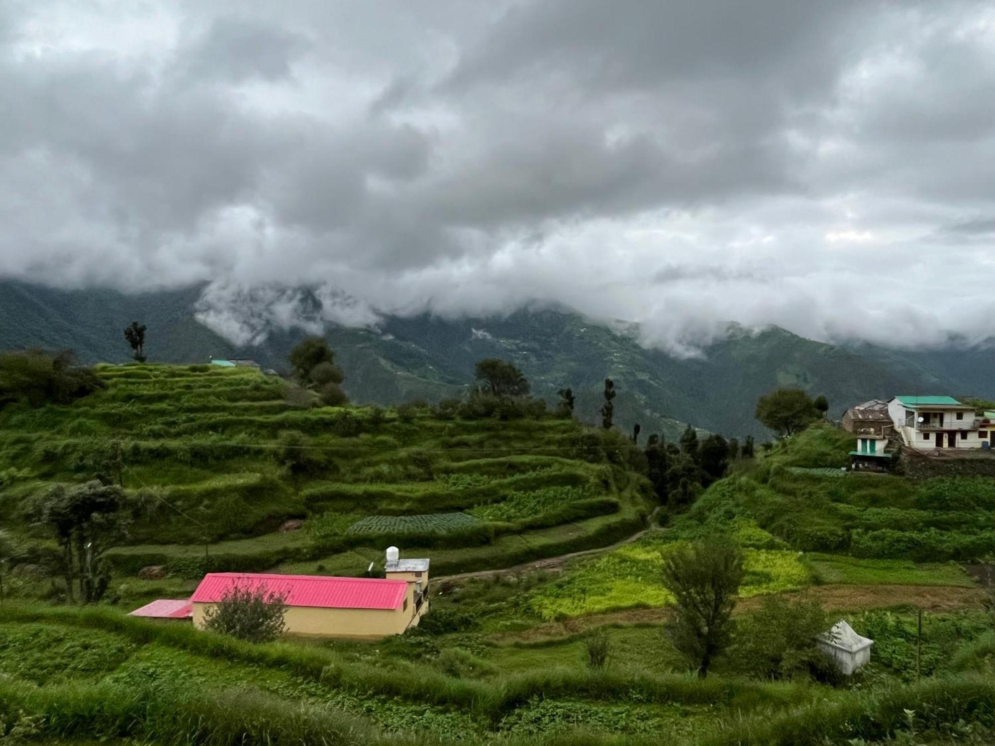 Himalayan Hill Top Resort Канатал Екстер'єр фото